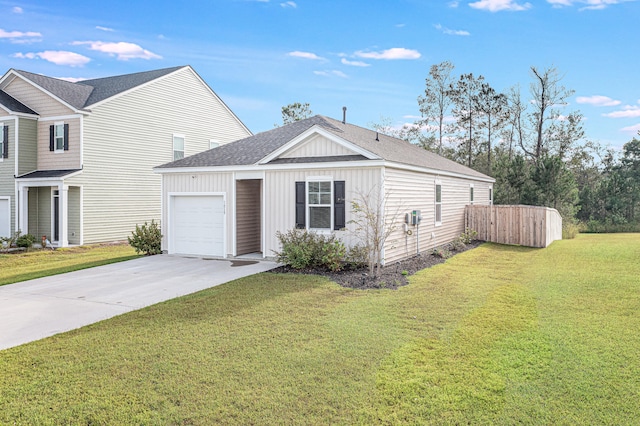 view of front of property featuring a front lawn and a garage