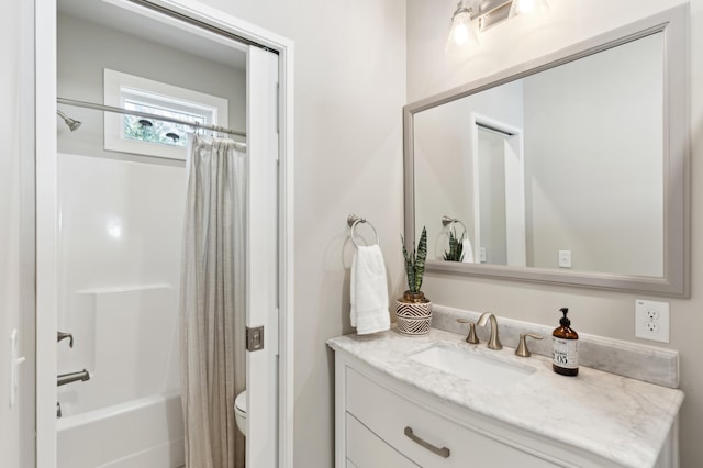 full bath with shower / bath combo with shower curtain, toilet, and vanity