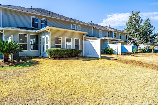 view of front facade with a front yard and fence