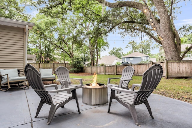 3873 Hanoverian Dr, Mount Pleasant, SC 29429 - fenced backyard with a fire pit and a patio