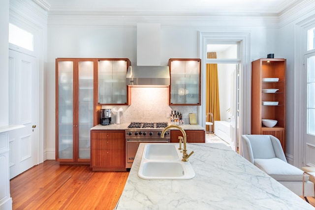 155 Wentworth St Unit A, Charleston, SC 29401 - kitchen featuring a sink, stainless steel stove, light wood finished floors, backsplash, and ornamental molding
