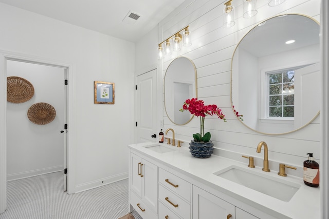 bathroom with vanity