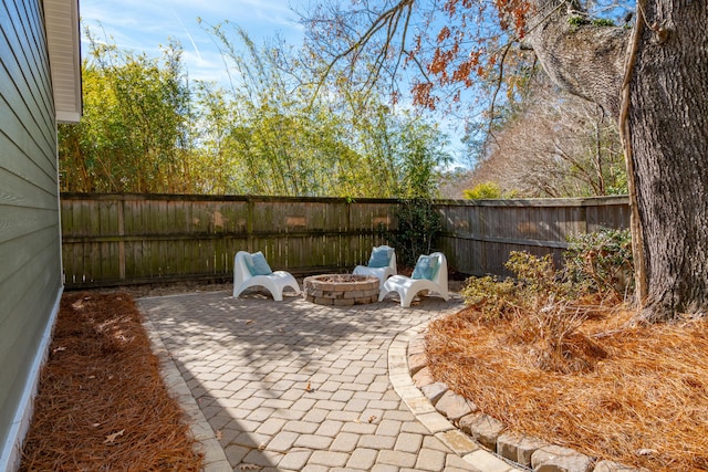 view of patio featuring an outdoor fire pit