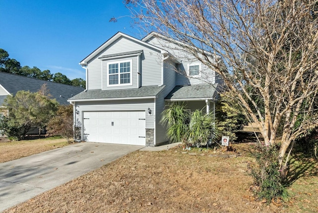 view of front facade featuring a garage and a front yard