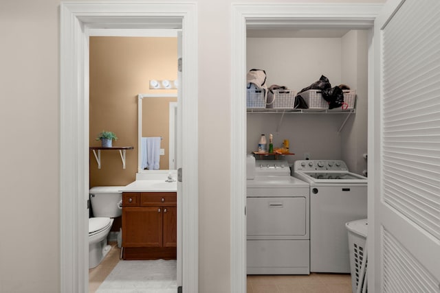 laundry area featuring sink, independent washer and dryer, and light tile patterned floors