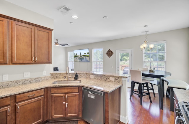 308 Legendres Dr, Goose Creek, SC 29445 - kitchen featuring appliances with stainless steel finishes, a sink, plenty of natural light, a peninsula, and recessed lighting