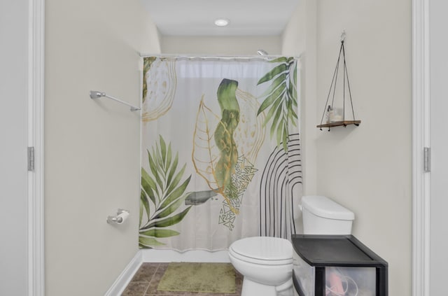 308 Legendres Dr, Goose Creek, SC 29445 - full bath featuring toilet, baseboards, and a shower with curtain