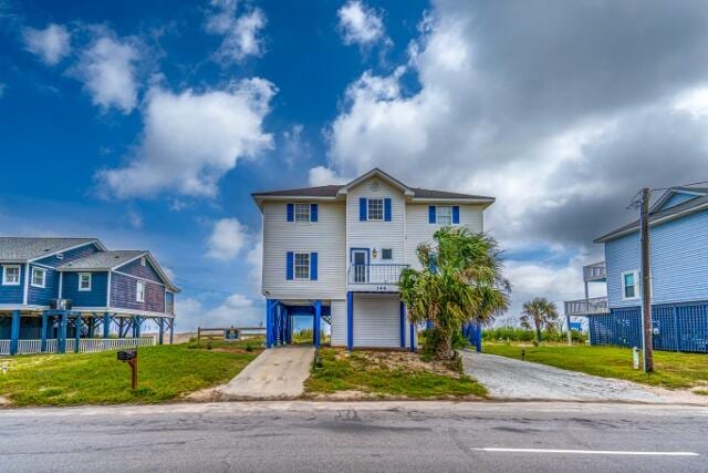 view of front of house featuring a garage and a front lawn