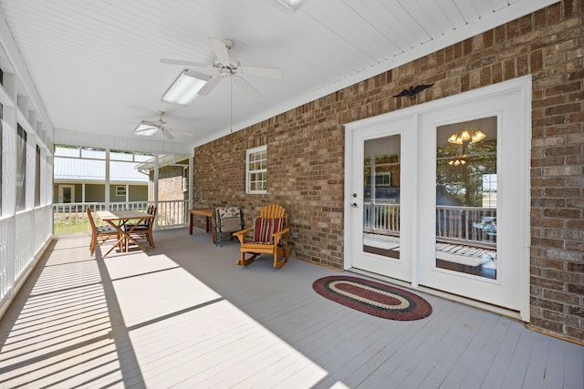 sunroom featuring a ceiling fan