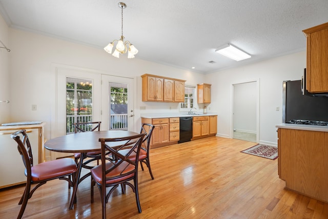 dining space with ornamental molding, light wood-type flooring, and a chandelier
