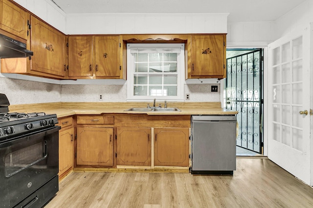 kitchen featuring sink, crown molding, dishwasher, black range with gas stovetop, and light wood-type flooring