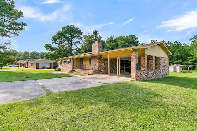 view of front facade featuring a front yard, a carport, and a porch