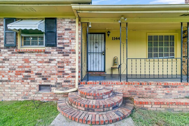 doorway to property featuring a porch