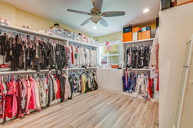 spacious closet featuring light hardwood / wood-style flooring and ceiling fan