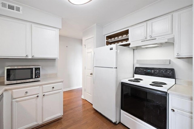 700 Daniel Ellis Dr Unit 11302, Charleston, SC 29412 - kitchen with appliances with stainless steel finishes, under cabinet range hood, and white cabinetry