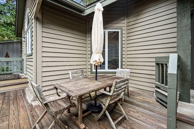 deck featuring outdoor dining space