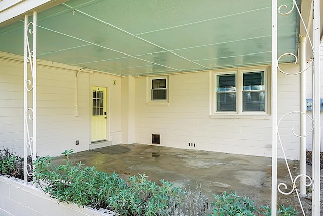 property entrance featuring a carport