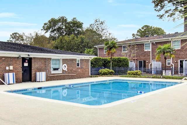 view of swimming pool