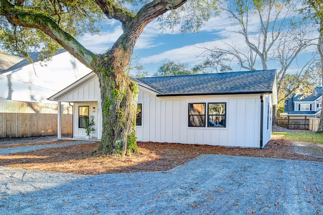 view of front of property