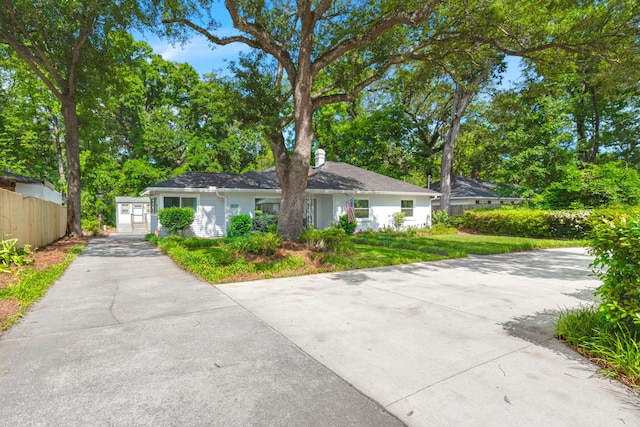 672 W Oak Forest Dr, Charleston, SC 29407 - ranch-style home featuring concrete driveway and fence
