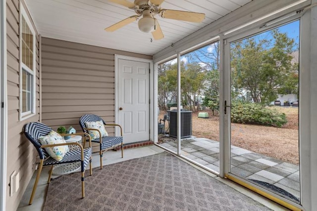 sunroom / solarium featuring ceiling fan