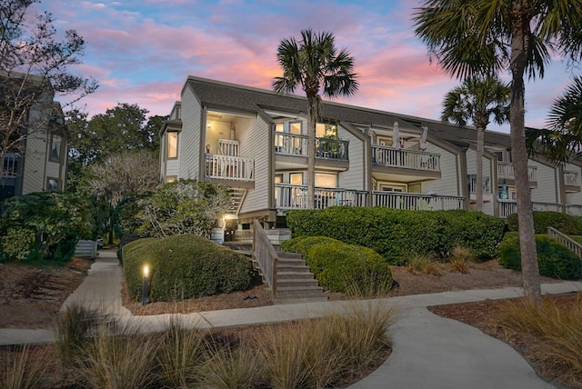 view of front of property featuring a balcony