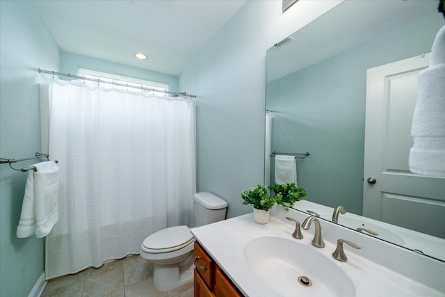 full bath featuring toilet, a shower with curtain, visible vents, and vanity