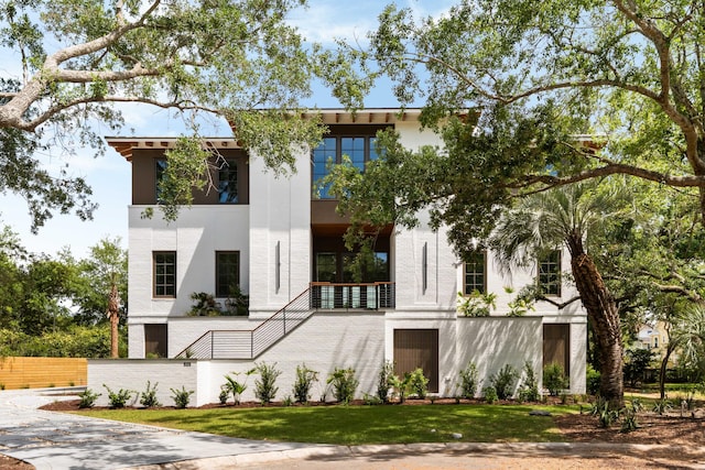 view of front facade featuring stucco siding and fence