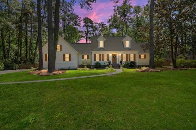 view of front facade with a front lawn and fence