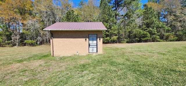 view of outdoor structure with a yard