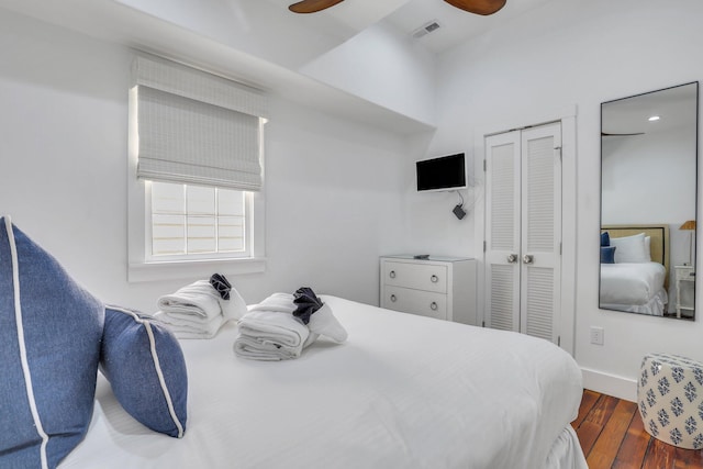 bedroom with hardwood / wood-style floors, a closet, and ceiling fan