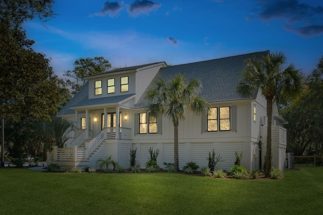 view of front facade with a lawn