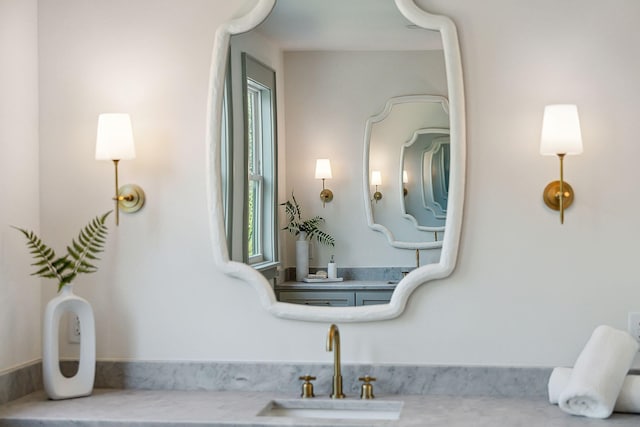 bathroom featuring sink