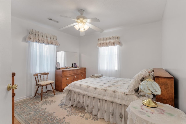 bedroom with ceiling fan