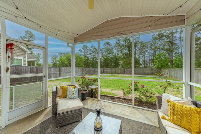 sunroom featuring a ceiling fan