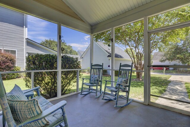 30 Regency Oaks Dr, Summerville, SC 29485 - sunroom featuring vaulted ceiling