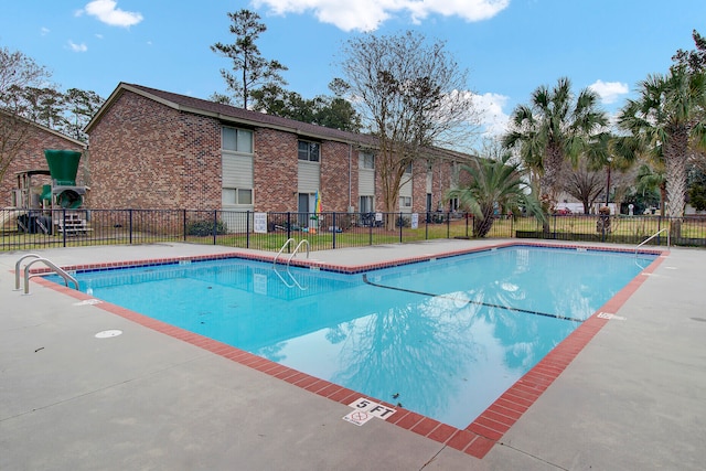 view of swimming pool