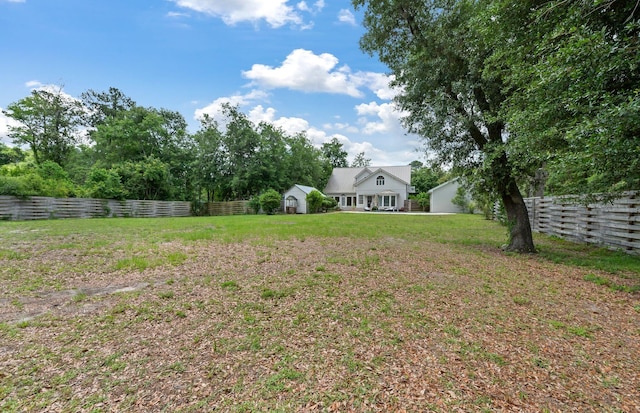 view of yard with a rural view