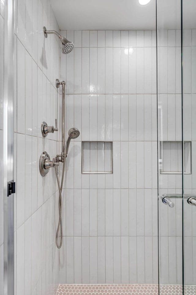 bathroom featuring tiled shower