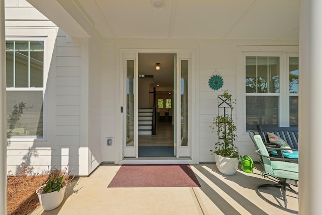 entrance to property featuring a porch