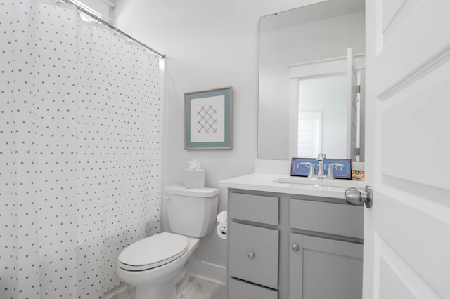 bathroom with vanity, toilet, and curtained shower