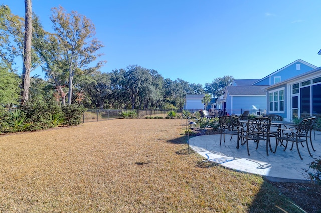 view of yard featuring a patio area