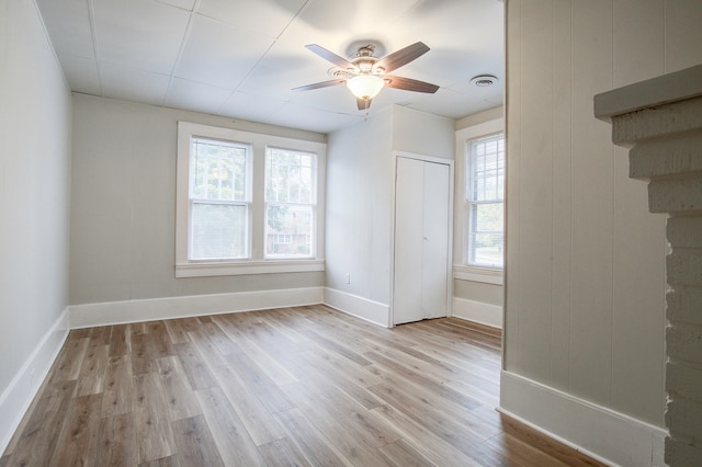 unfurnished room featuring light hardwood / wood-style floors and ceiling fan