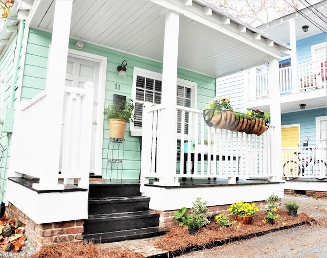 property entrance featuring a porch