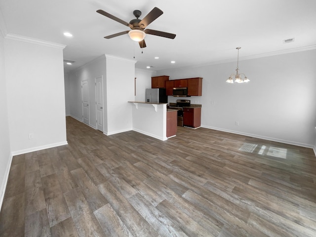 kitchen with a breakfast bar area, dark wood-style floors, a peninsula, stainless steel appliances, and open floor plan