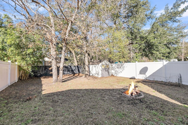 view of yard with a fire pit