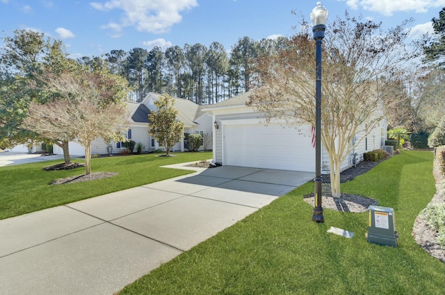 view of front of property featuring a front lawn