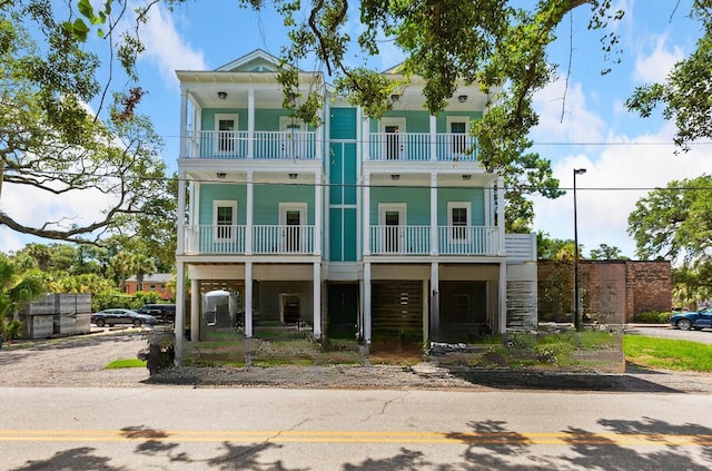 view of front facade with a balcony