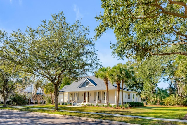 view of front facade with covered porch and a front yard