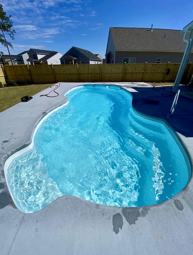 view of swimming pool